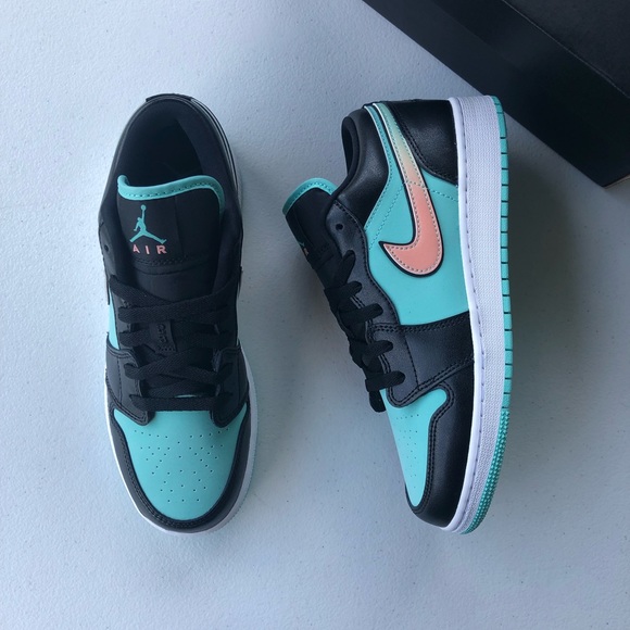 Air Jordan 1 Low SE (GS) - Picture 3 of 6